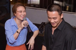 Ca sĩ Mỹ Tâm và diễn viên Mai Tài Phến mặc trang phục đồng điệu