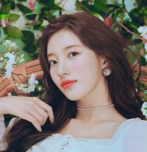 Khi hoạt động ngoài trời, cách trang điểm đẹp, bền màu và không bị lem 