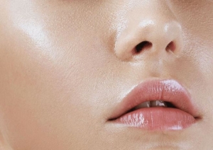 Da dầu công thức sữa rửa mặt tự nhiên giúp làm sạch mà không gây khô