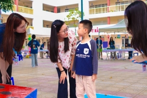 Scribbles’ Exhibition 2026: Khi bán sắc cộng đồng được nhìn qua lăng kính trẻ thơ