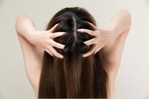 Trong dầu gội 5 thành phần có thể khiến tóc khô xơ, da đầu dễ kích ứng