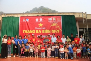 Hành trình ý nghĩa đến với trẻ em vùng cao xã Sam Mứn, tỉnh Điện Biên