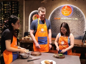 Một ngày làm đầu bếp Việt: Hành trình từ nguyên liệu đến bản sắc