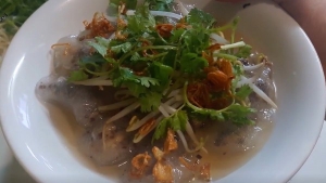 Thực đơn hàng ngày: Bánh bột lọc trần nhân thịt mộc nhĩ