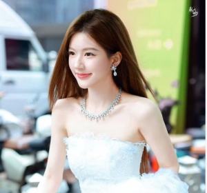 Từ chăm sóc đến kỹ thuật trang điểm bí quyết tạo đôi môi căng mọng như Triệu Lộ Tư