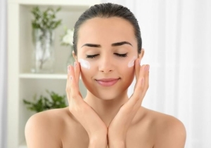 Rất nhiều người đang mắc 5 sai lầm này, bôi kem chống nắng mỗi ngày nhưng da vẫn sạm