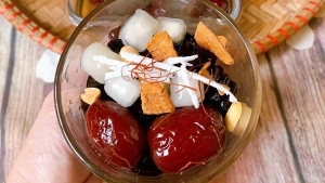 Thực đơn hàng ngày: Chè hạt sen táo đỏ 