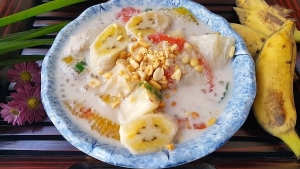 Thực đơn hàng ngày: Chè chuối chưng khoai mì