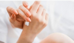 Giúp da tay mềm mịn hơn cùng công thức “mặt nạ tay cho người lười” 