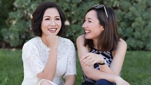 Showbiz Việt có những mẹ kế đáng ngưỡng mộ