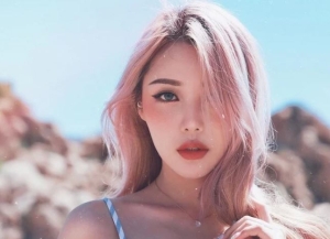 Bí quyết trang điểm đi biển lâu trôi, giữ lớp nền bền đẹp suốt cả ngày
