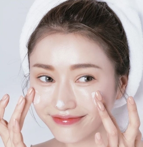 5 bước chăm sóc da khô giúp duy trì độ ẩm và hạn chế bong tróc