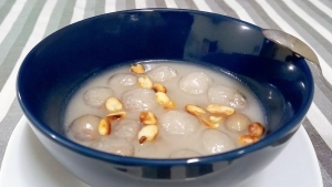 Thực đơn hàng ngày: Chè bột lọc nhân đậu phộng 