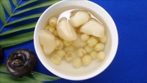Thực đơn hàng ngày: Chè hạt sen củ năng