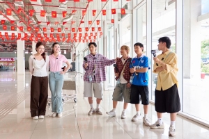Duniverse “chơi lớn” mời hai nàng hậu nhà Sen Vàng đi tìm “Chỗ đứng” khó tại bến xe 
