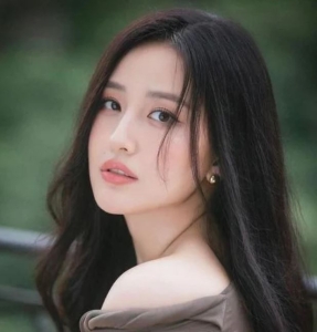 Mai Phương Thúy giữ dáng với tennis và chế độ ăn cân bằng