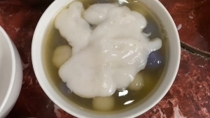 Thực đơn hàng ngày: Chè ỷ hoa đậu biếc