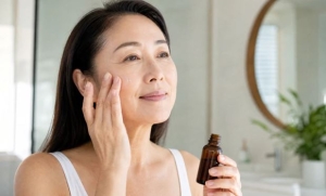 7 thói quen buổi sáng giúp bảo vệ làn da ở tuổi trung niên