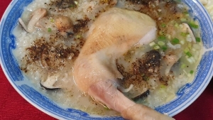 Thực đơn hàng ngày: Cháo gà nấm 