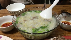 Thực đơn hàng ngày: Cháo đậu xanh thịt bò