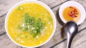 Thực đơn hàng ngày: Cháo bí đỏ thịt băm