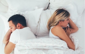 Những thói quen âm thầm khiến đời sống chăn gối vợ chồng nguội lạnh