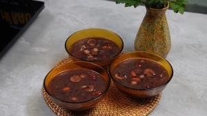 Thực đơn hàng ngày: Cháo gạo lứt